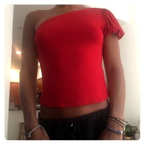 red one shoulder puffy sleeve shirt
